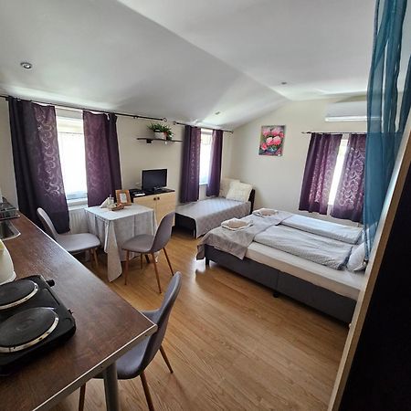 Hedi Vendeghaz Eger Apartment Exterior photo