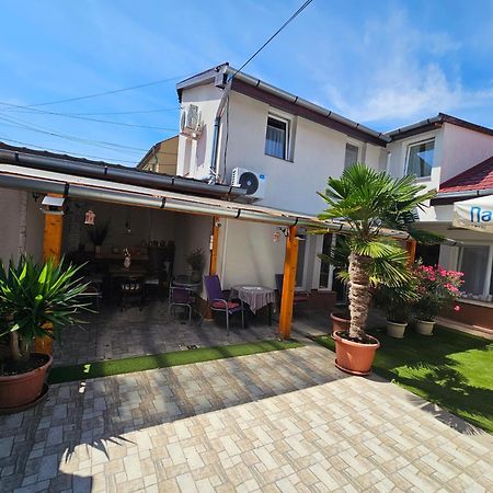 Hedi Vendeghaz Eger Apartment Exterior photo