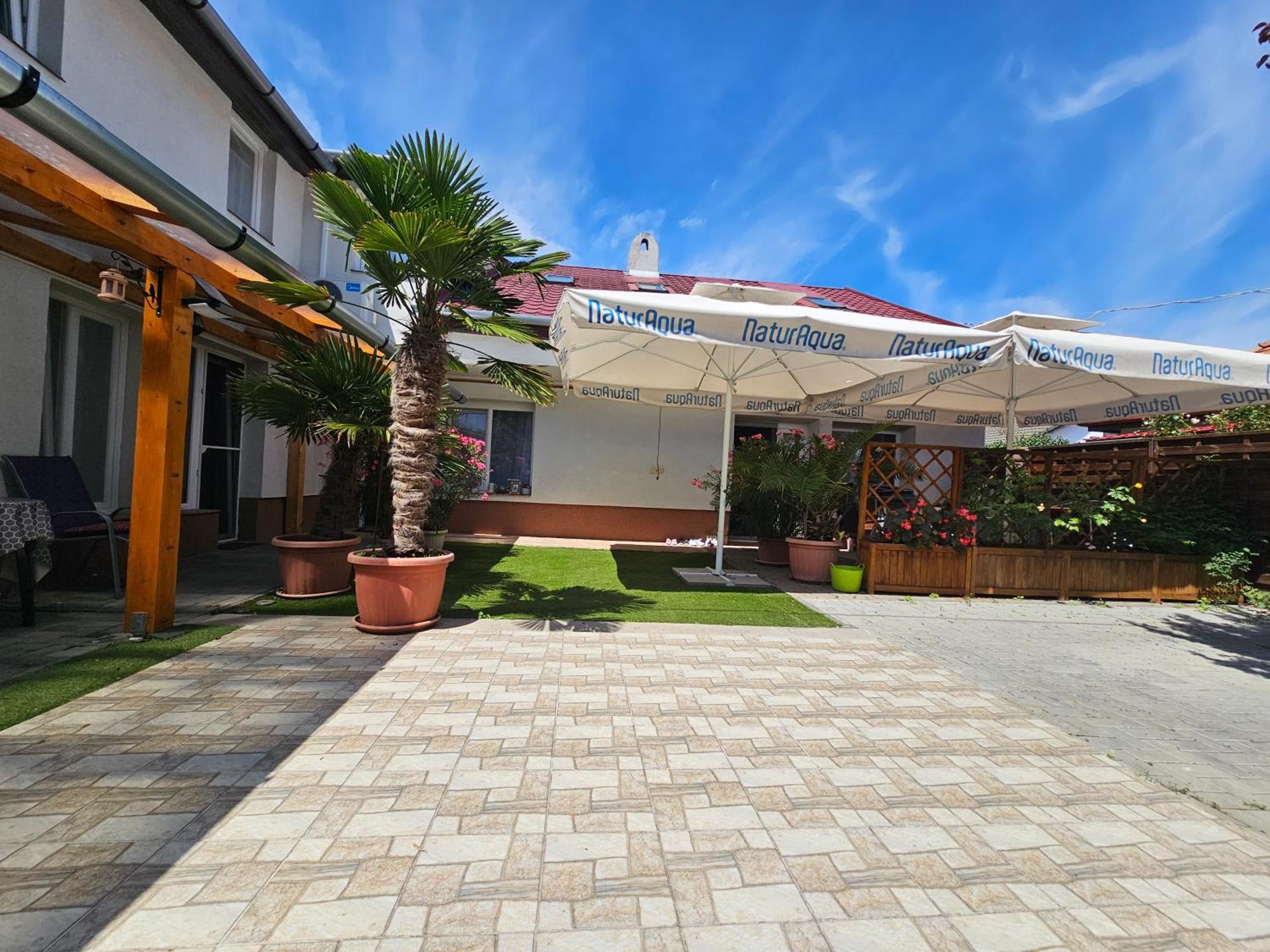 Hedi Vendeghaz Eger Apartment Exterior photo