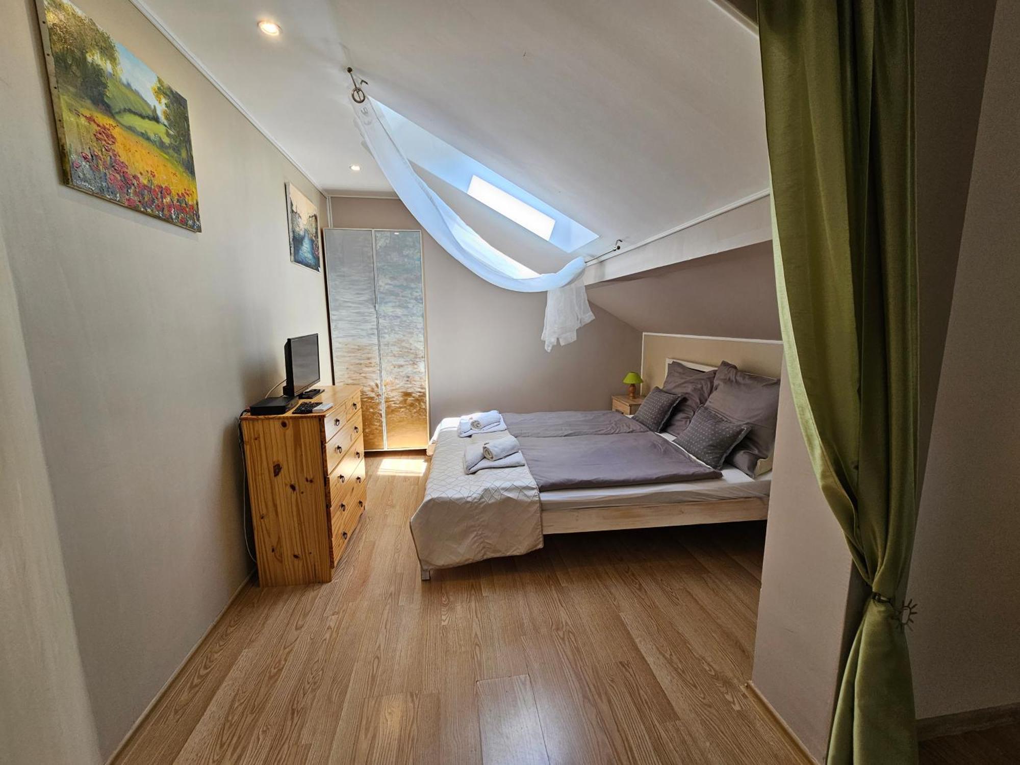 Hedi Vendeghaz Eger Apartment Exterior photo