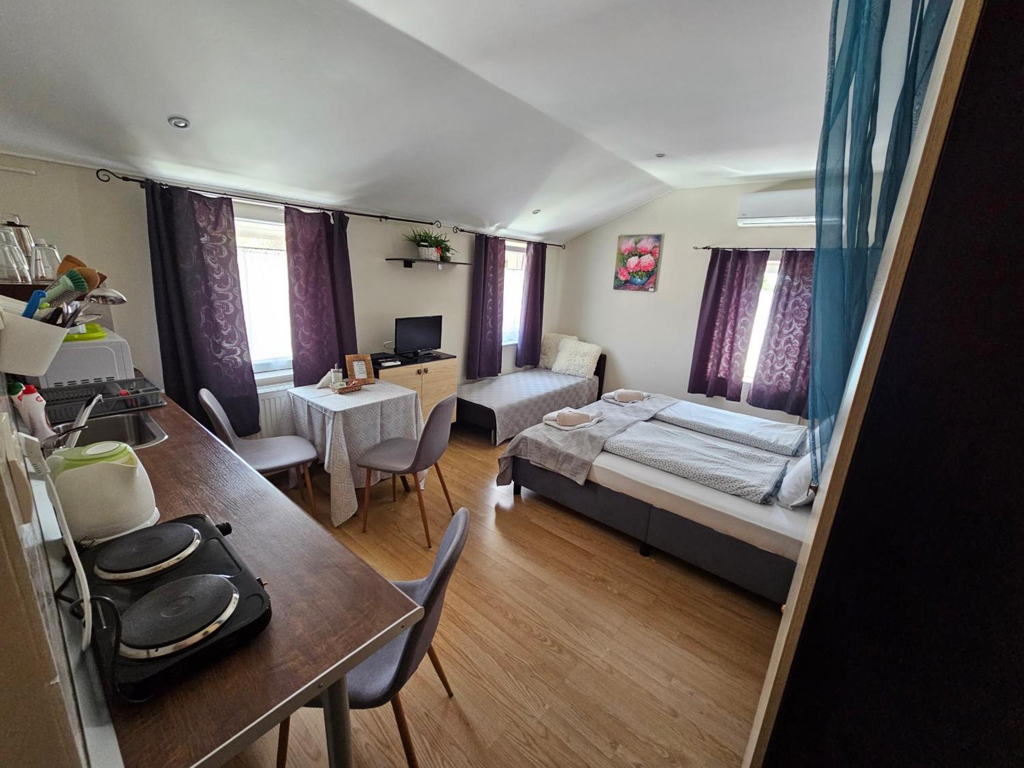 Hedi Vendeghaz Eger Apartment Exterior photo
