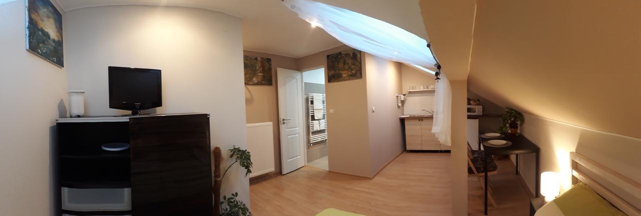 Hedi Vendeghaz Eger Apartment Exterior photo