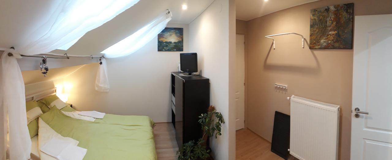 Hedi Vendeghaz Eger Apartment Exterior photo